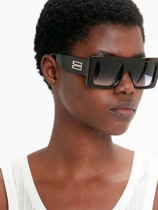 Victoria Beckham Accessories - Victoria Beckham Black Sunglasses NEW WITH MAGNET CASE